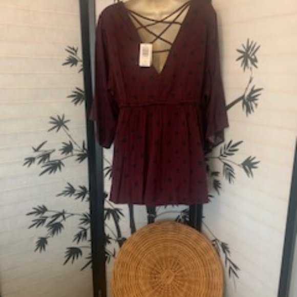 π₯π€π Get Noticed in Style! ππ€π₯ Adorable Burgundy Torrid Top size 1X - Picture 8 of 12